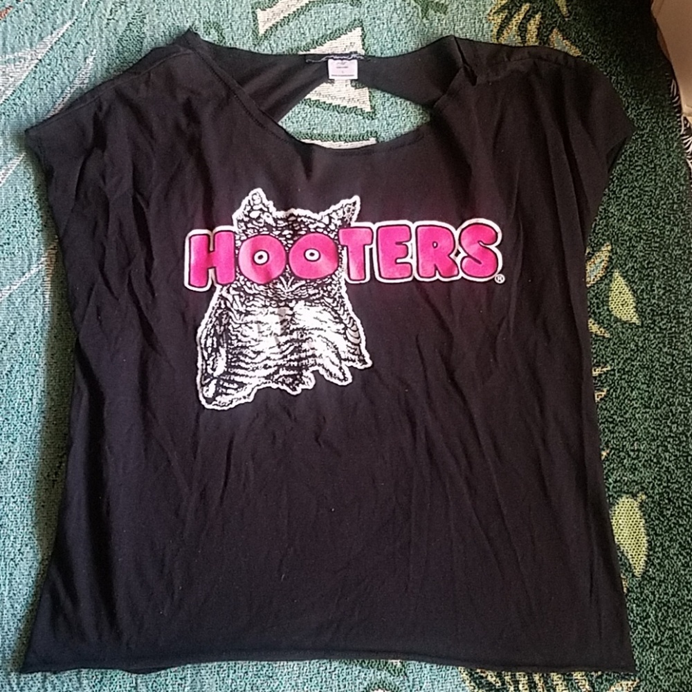 Hooters cutout tshirt
